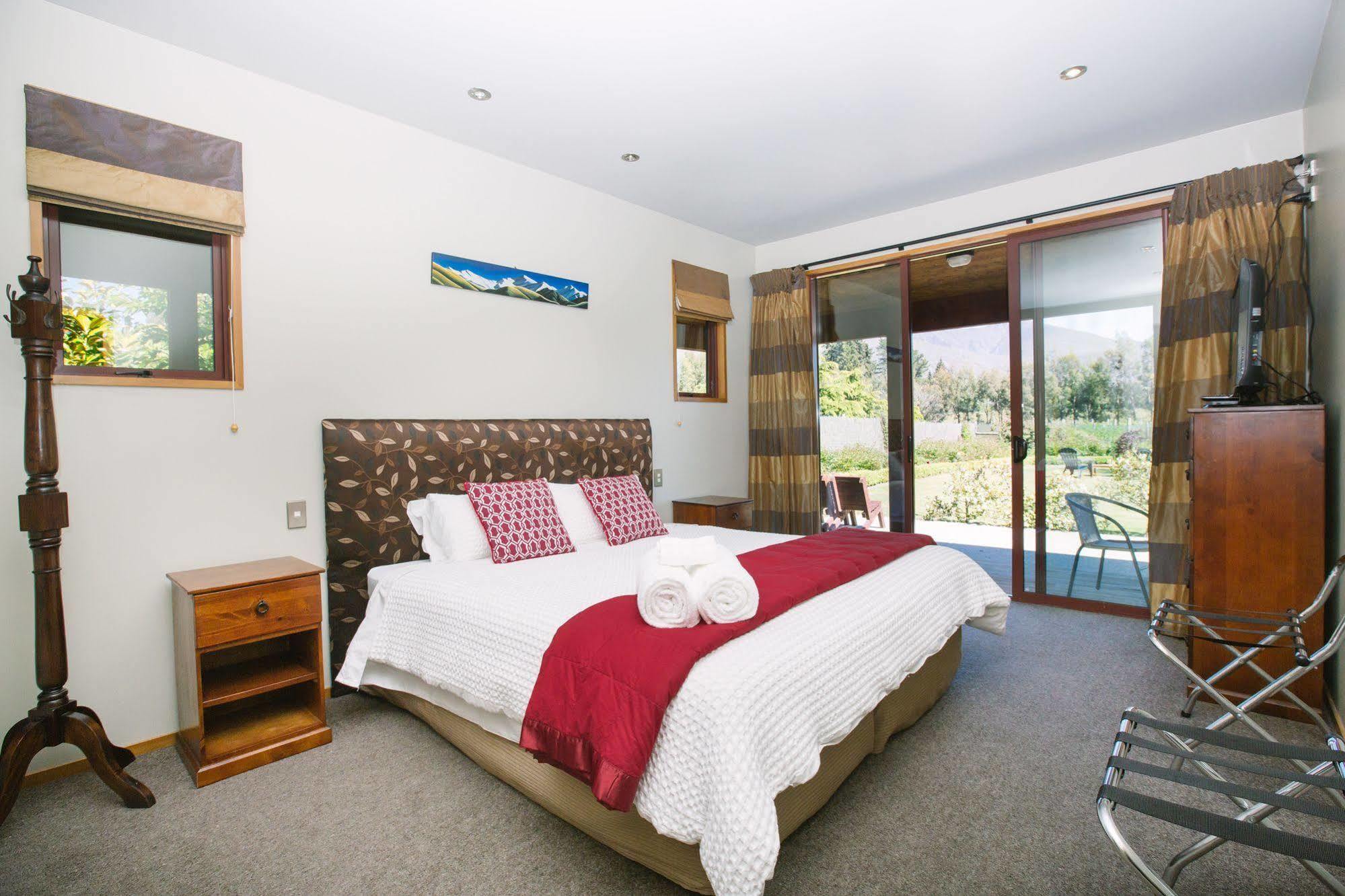 Wanaka Berry Farm And B&B Dış mekan fotoğraf